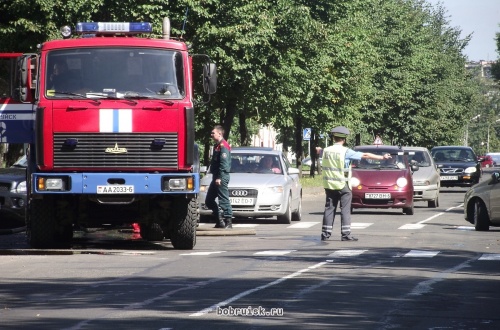 На улице Октябрьской в Бобруйске горел частный дом (фото)