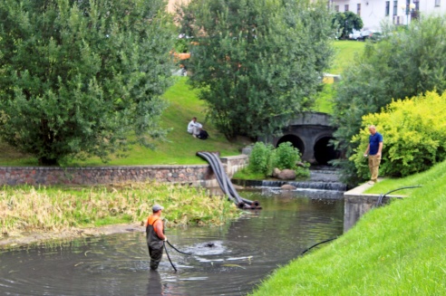 “Швейцарскую долину” в Гродно приводят в порядок: Городничанку очистят от наносов, грязи и ила