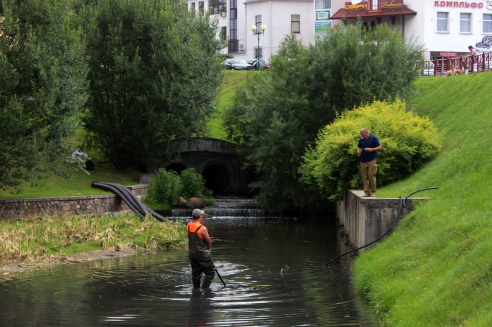 “Швейцарскую долину” в Гродно приводят в порядок: Городничанку очистят от наносов, грязи и ила