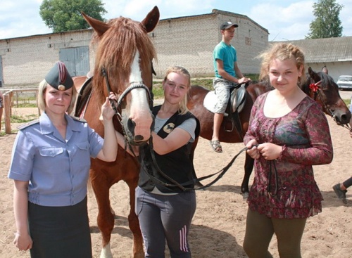 Полоцкий конный клуб «Живой восторг» провел акцию «Протяни руку помощи детям»