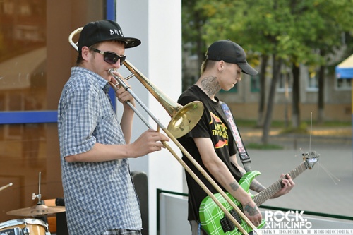 У «Пралески» обосновались уличные музыканты (фото)