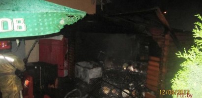 В Гродно на улице Суворова сгорело летнее кафе