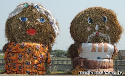 Необычные композиции из соломы появились на Столинщине Необычные композиции из соломы появились на Столинщине