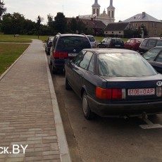 Машинная возня, или особенности парковки в базарный день