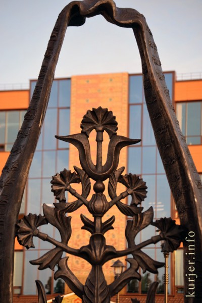 Памятник «Возрождение Слуцкого пояса» установлен в Слуцке (обновлено) Памятник «Возрождение Слуцкого пояса» установлен в Слуцке (обновлено)