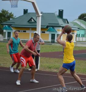 В Лунице прошли соревнования по стритболу