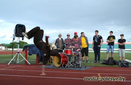 Прощание с летом в Лунинце - танцы до упаду