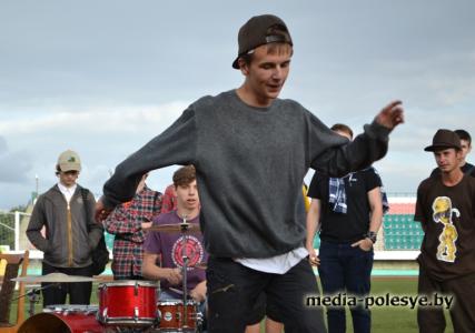 Прощание с летом в Лунинце - танцы до упаду