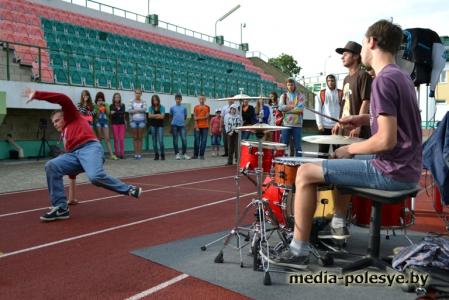 Прощание с летом в Лунинце - танцы до упаду