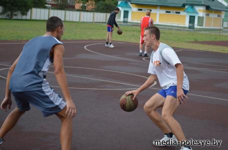 В Лунинце прошли соревнования по стритболу