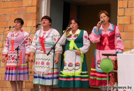 Межлесье: деревня молодая, праздник - яркий