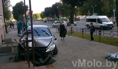 Авария возле детской стоматологической поликлиники