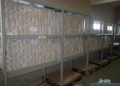 На белорусско-литовской границе пограничники задержали фуру с контрабандой сигарет, спрятанных в фанере