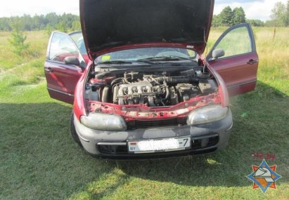 Минчанин неудачно порыбачил в Гродненской области: спасатели помогли выловить его авто из озера