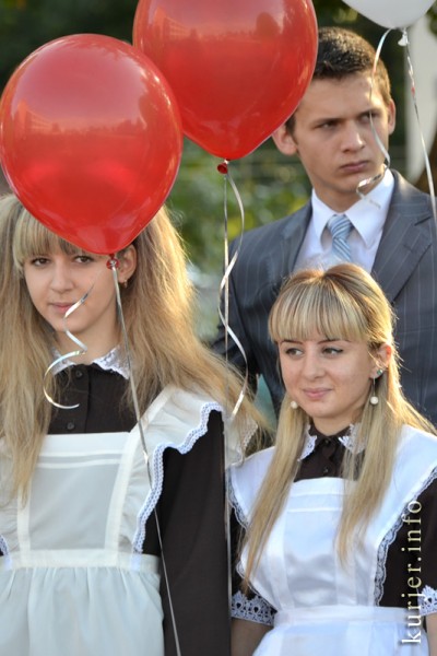 День знаний: первоклашки и выпускники