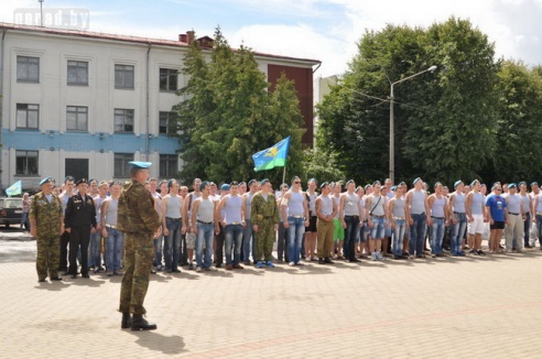 В Могилёве отмечают день ВДВ: вечер пятницы лучше провести дома (фото)