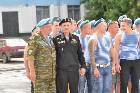 В Могилёве отмечают день ВДВ: вечер пятницы лучше провести дома (фото)