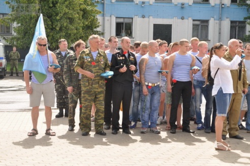 В Могилёве отмечают день ВДВ: вечер пятницы лучше провести дома (фото)