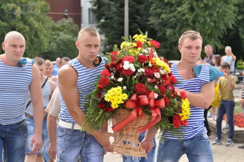 В Могилёве отмечают день ВДВ: вечер пятницы лучше провести дома (фото)