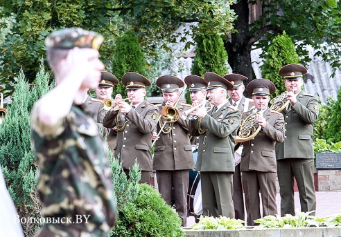 БМД заняла место в сквере Памяти воинов-интернационалистов (фото)