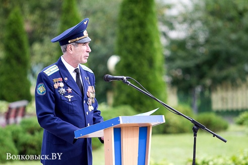 БМД заняла место в сквере Памяти воинов-интернационалистов (фото)