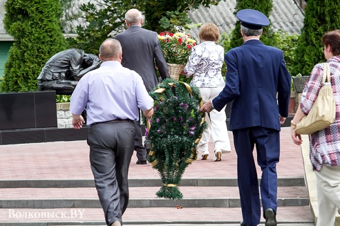 БМД заняла место в сквере Памяти воинов-интернационалистов (фото)