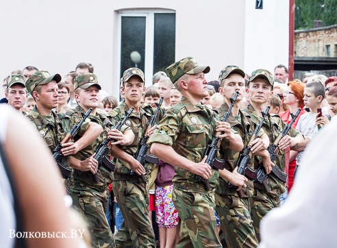 БМД заняла место в сквере Памяти воинов-интернационалистов (фото)