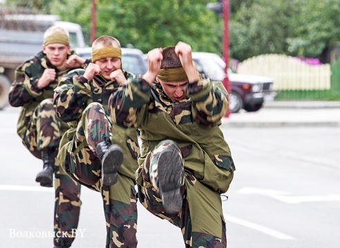 БМД заняла место в сквере Памяти воинов-интернационалистов (фото)