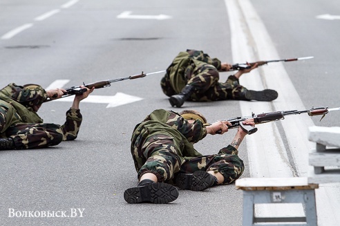 БМД заняла место в сквере Памяти воинов-интернационалистов (фото)