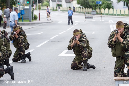 БМД заняла место в сквере Памяти воинов-интернационалистов (фото)