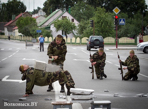БМД заняла место в сквере Памяти воинов-интернационалистов (фото)