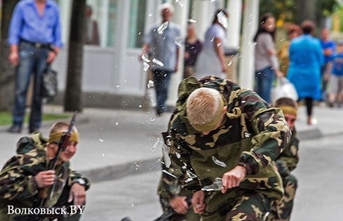 БМД заняла место в сквере Памяти воинов-интернационалистов (фото)
