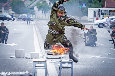 БМД заняла место в сквере Памяти воинов-интернационалистов (фото)