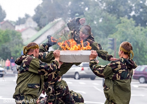 БМД заняла место в сквере Памяти воинов-интернационалистов (фото)