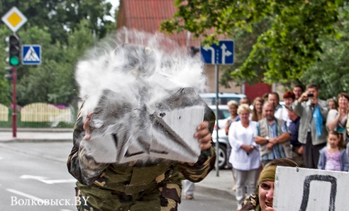 БМД заняла место в сквере Памяти воинов-интернационалистов (фото)