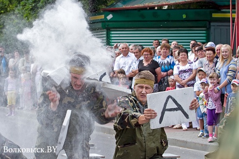 БМД заняла место в сквере Памяти воинов-интернационалистов (фото)