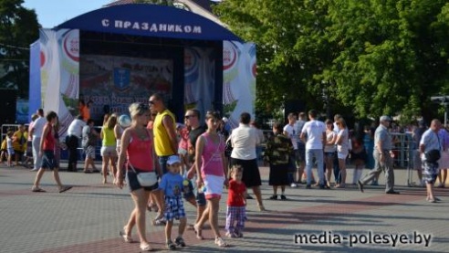 Лунинец отметил двойной праздник: насыщенная программа с утра и до вечера