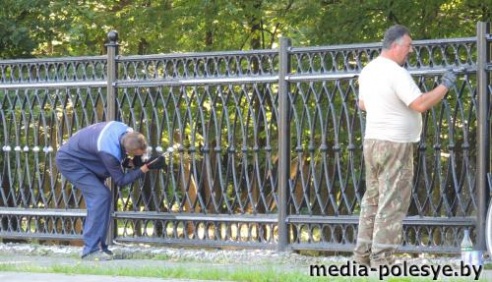 Продолжаются работы по благоустройству парка «Маньковичи»