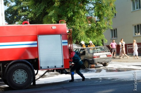 В центре Слуцка горел автомобиль
