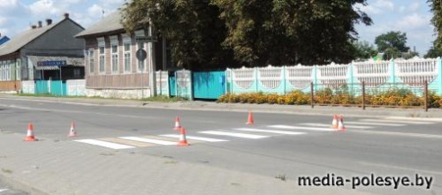 Пешеходные переходы в Столине становятся ярче