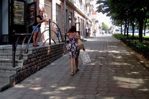Как выглядят улицы Могилёва во время снегопада и в жару (фото)