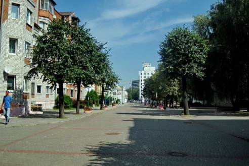 Как выглядят улицы Могилёва во время снегопада и в жару (фото)