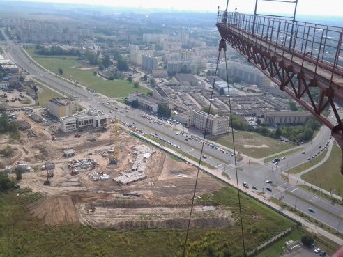 Фотофакт: начались работы по перекраске Гродненской телевышки