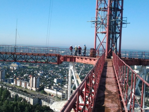 Фотофакт: начались работы по перекраске Гродненской телевышки