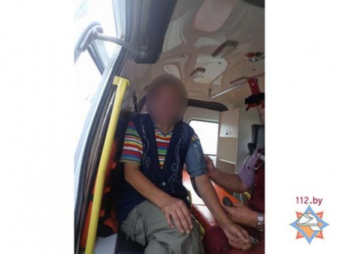 Барановичские сотрудники МЧС спасли на пожаре женщину