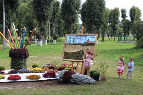 В Ошмянах выбрали лучших цветоводов области. Фоторепортаж