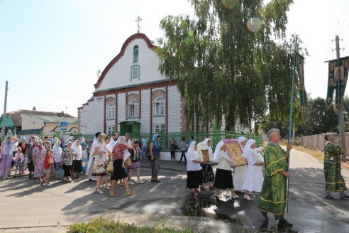 Крестный ход к месту, где будет возведён Преображенский храм