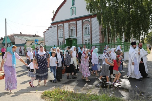 Крестный ход к месту, где будет возведён Преображенский храм