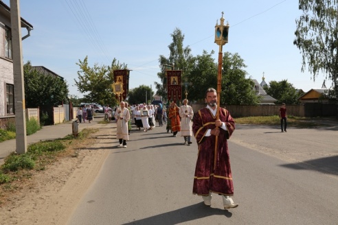 Крестный ход к месту, где будет возведён Преображенский храм
