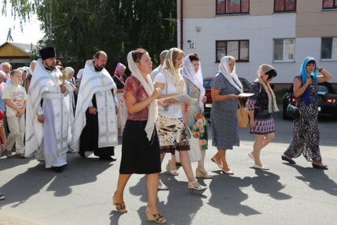 Крестный ход к месту, где будет возведён Преображенский храм